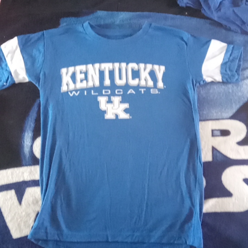 Kentucky basketball tee.